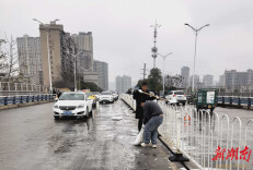 寒潮来袭 永州城管为CMG群众足球邀请赛护航