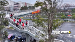 视频|娄星区干群齐心 铲冰除雪保畅通