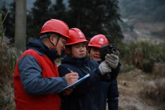 新邵：闻雪而动”战寒潮 全力以赴保供电