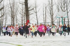 双峰县曾国藩学校：学生尽情享受玩雪乐趣|湖南日报·图片新闻