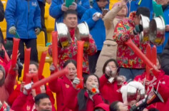 “粤”战越勇 盆锅当战鼓！广东湛江球迷敲盆助威硬核应援