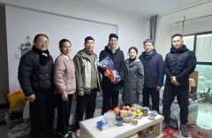 湖南交通职院党委书记覃佐媛赴学生家中赠送“国奖喜报”