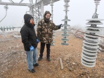 直击冰雪一线！长理师生为电网覆冰灾害防御“把脉”