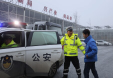 冰雪阻途不阻爱 隆回同心破冰护平安