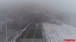 数百台车滞留高速路，湖南多地交警压速带道｜战寒潮