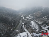 组图丨玉树琼枝入画来！湘潭县石鼓顶峰现雾凇冰挂美景