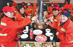 芙蓉国评论 | 火锅店开业宴请环卫工，聪明！