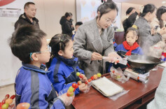 串起“甜蜜年味” 让非遗在弘高少年指尖绽放