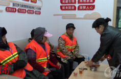 雪天暖意浓 沅江工会驿站为户外工作者撑起“避风港”