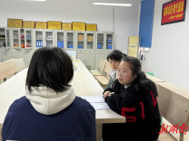 张家界武陵源区：“春蕾计划”暖心助学 托起困境女孩求学梦