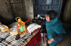 娄底市民政局：敲门入户，送上冬日“暖心礼”