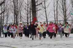 Students Have Fun in the Snow
