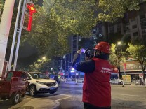 新田：夜巡保电守寒夜 党员先锋暖民心