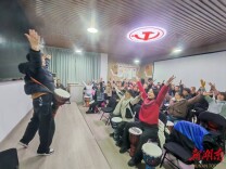 冬夜鼓声暖 同心排练忙——长沙县开慧镇余家坳村民夜校手鼓训练见闻