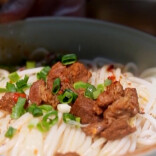 铁锅炖、桶子鸡、牛肉粉……各地特色美食哪一道让你流口水？