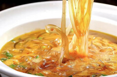 肉末炖粉皮 ，鲜香又滚烫