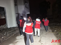 湘潭雨湖区民政局深夜开展流浪人员救助行动
