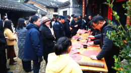 杀年猪、打糍粑、写春联……汝城金山村年味浓