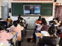 “利剑护蕾”在行动 暖心家访护成长