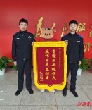 这位辅警，动作很快！