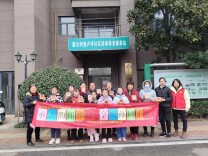 解锁非遗新体验 一老一小嗨翻天