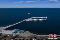 航拍冬日青海湖：湖水湛蓝 万物静谧