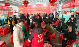 玉和醋文化博物馆联合长沙市企事业文联书画名家开展迎新年送春联活动