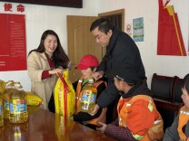 情暖一线！宝塔山社区携手爱心商户慰问城市“美容师”