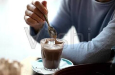 新研究发现：爱喝咖啡的人，皮肤更年轻？咖啡成“护肤品”了？