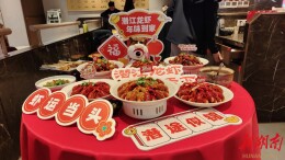 够“虾忙”的，湖北潜江小龙虾冬天就来湖南了