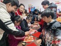 长沙阳河社区：“非遗体验年味浓 亲子共“拓”迎新春”  