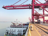 岳阳新港集装箱吞吐量迎“开门红” 单日吞吐量创近两年新高