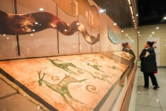 国家图书馆站迎新展，地铁站里遇见千年色彩