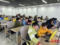 长沙望府路社区：湘超文化邂逅数字编程点燃青少年科创梦