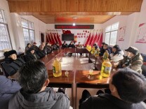 银发初心暖苗乡，湘西公安老同志进乡村慰问困难群众