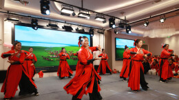 “马”力全开！汨罗千人跃舞迎新春