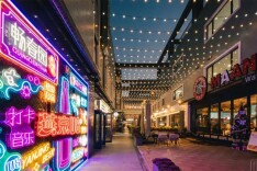 北大西门外的美食街，亮了