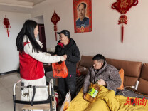 暖冬行动进社区 长沙市天心区志愿者为困难残疾人家庭送新春温暖