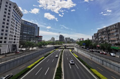 高速路上遇“隐形陷阱”，车损责任谁来担