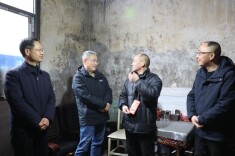 夏宇宏、王玉林带队走访慰问联点企业和困难群众