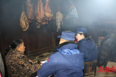 辰溪县：腊月里“话”安全 消防入户守民安