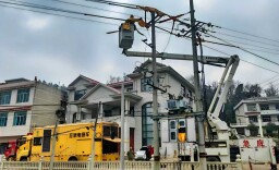 国网邵阳供电公司  “零感知”更换变压器 服务春节返乡客户