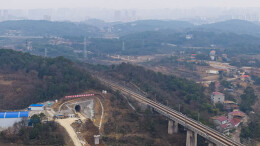 邵永高铁杨家桥隧道贯通