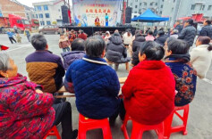 伏口镇幸福社区易地搬迁安置点举办多元惠民活动