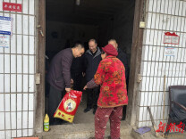 娄底市城市管理和综合执法局开展春节走访慰问