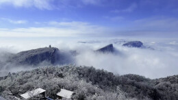 冬日限定奇观：雾凇云海同框