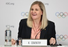 国际奥委会主席考文垂：期待“跃入水中那一刻”