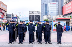 《法治日报》报道！坡子街派出所：守护网红商圈的烟火气 