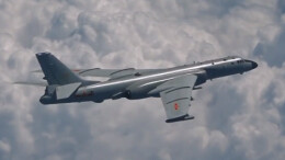 轰-6K战巡黄岩岛，专家解析“空中战神”的硬核作战能力