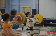 老杠铃 冠军魂：湖湘举重的“硬核”传承与精神密码